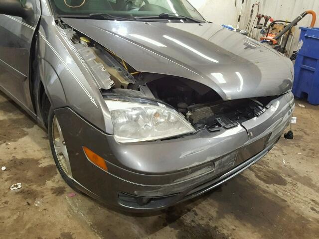 1FAHP34N97W248184 - 2007 FORD FOCUS ZX4 GRAY photo 9