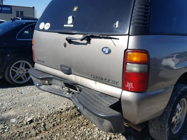 1GNEC13T81R126443 - 2001 CHEVROLET TAHOE C150 TAN photo 9