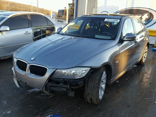 WBAPH77549NM27454 - 2009 BMW 328 I GRAY photo 2