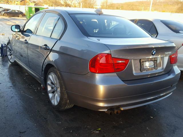 WBAPH77549NM27454 - 2009 BMW 328 I GRAY photo 3