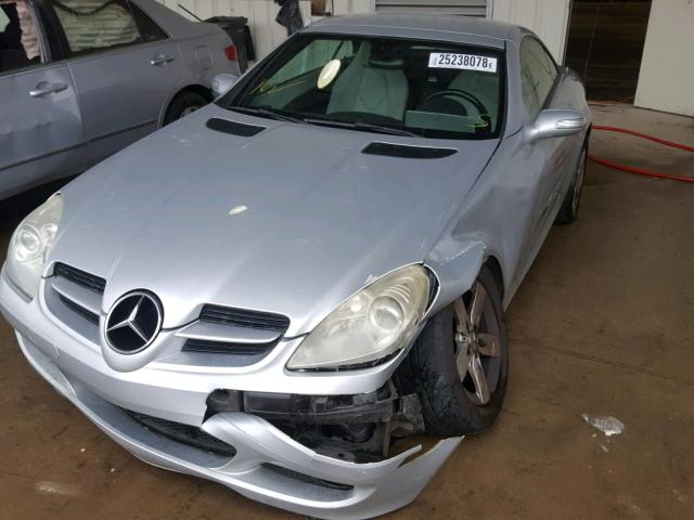 WDBWK54FX6F121705 - 2006 MERCEDES-BENZ SLK 280 SILVER photo 2