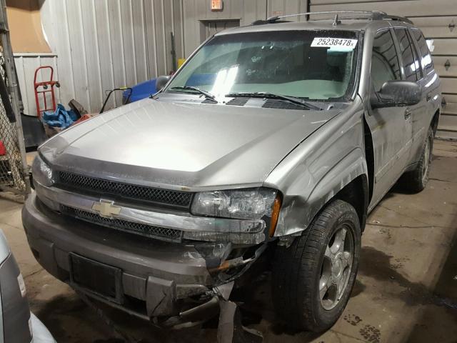 1GNDT13S372242296 - 2007 CHEVROLET TRAILBLAZE GRAY photo 2