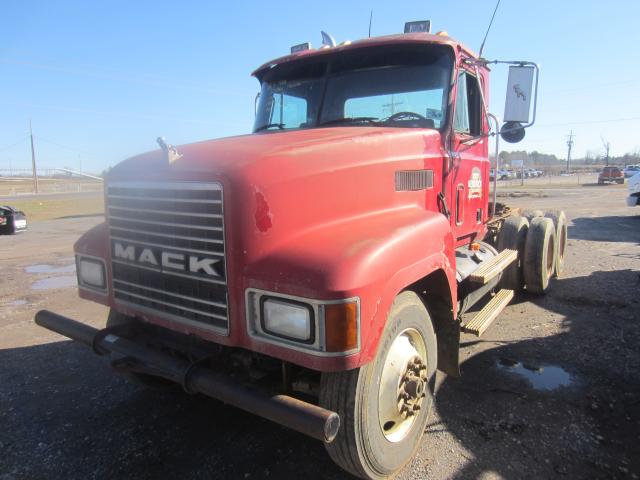 1M2AA13Y9WW087388 - 1998 MACK 600 CH600 RED photo 1