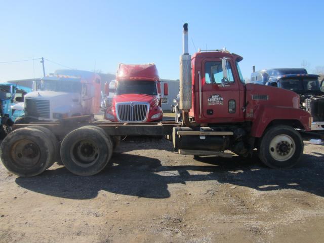 1M2AA13Y9WW087388 - 1998 MACK 600 CH600 RED photo 3