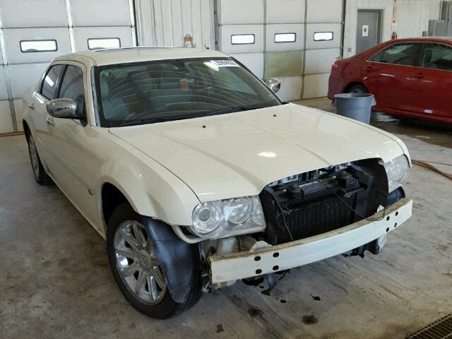 2C3AA63H15H132939 - 2005 CHRYSLER 300C WHITE photo 1