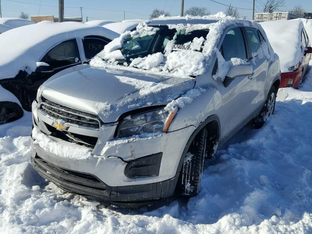 3GNCJKSBXGL254274 - 2016 CHEVROLET TRAX LS SILVER photo 2