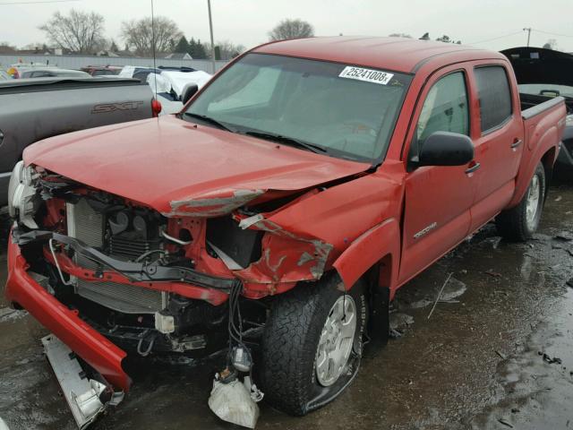 3TMLU4EN2FM196252 - 2015 TOYOTA TACOMA DOU RED photo 2