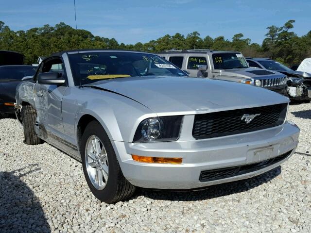 1ZVFT84N365217587 - 2006 FORD MUSTANG SILVER photo 1