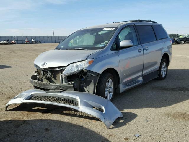 5TDKK3DC5ES439577 - 2014 TOYOTA SIENNA LE SILVER photo 2