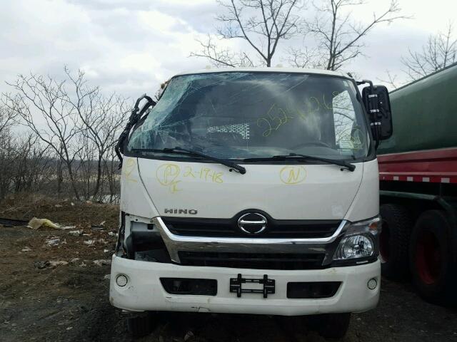 JHHVDM2H7FK001967 - 2015 HINO 195 WHITE photo 10