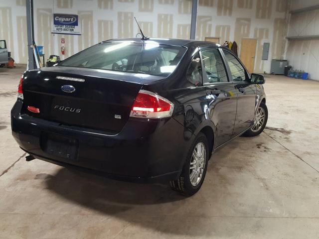 1FAHP35N88W284545 - 2008 FORD FOCUS SE BLACK photo 4