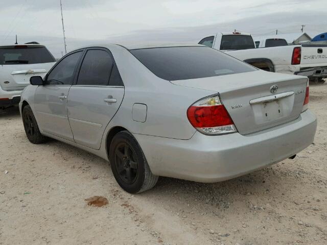 4T1BE32KX5U406597 - 2005 TOYOTA CAMRY LE GRAY photo 3