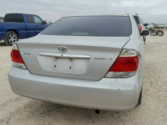 4T1BE32KX5U406597 - 2005 TOYOTA CAMRY LE GRAY photo 9