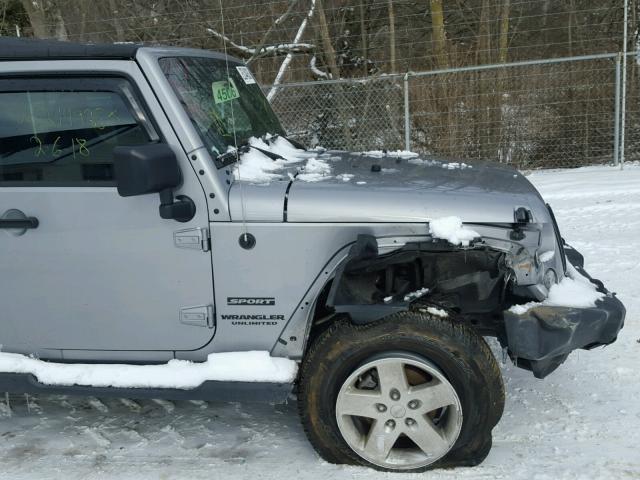 1C4BJWDG0GL117876 - 2016 JEEP WRANGLER U GRAY photo 9