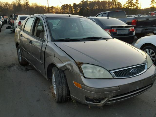 1FAFP34N45W142116 - 2005 FORD FOCUS ZX4 GOLD photo 1