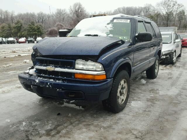 1GNDT13W62K215962 - 2002 CHEVROLET BLAZER BLUE photo 2