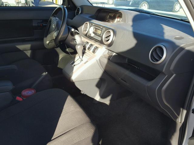 JTLZE4FE2A1101074 - 2010 TOYOTA SCION XB 银色 照片 5