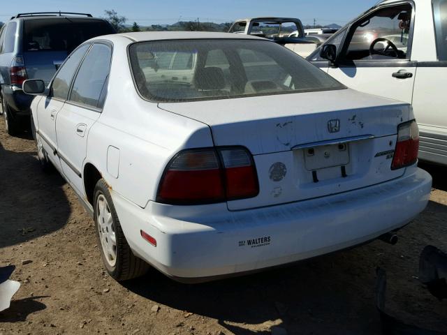 1HGCD5632VA208285 - 1997 HONDA ACCORD LX WHITE photo 3