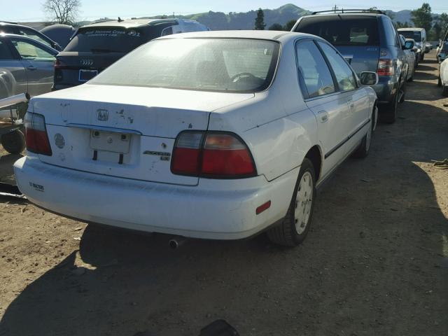 1HGCD5632VA208285 - 1997 HONDA ACCORD LX WHITE photo 4