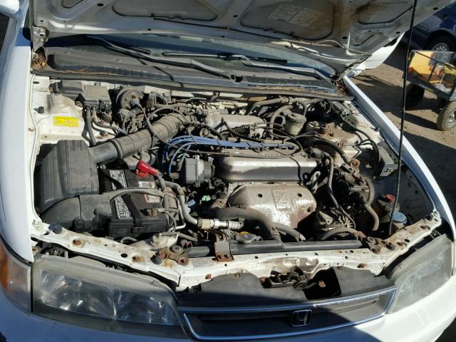 1HGCD5632VA208285 - 1997 HONDA ACCORD LX WHITE photo 7