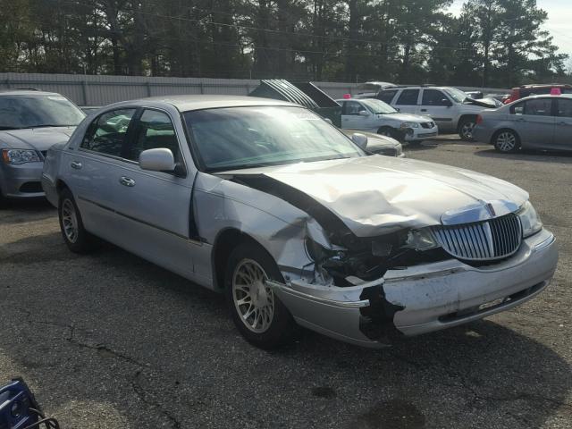 1LNHM82W72Y666991 - 2002 LINCOLN TOWN CAR S SILVER photo 1