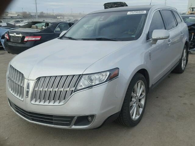 2LMHJ5AT5ABJ22813 - 2010 LINCOLN MKT SILVER photo 2