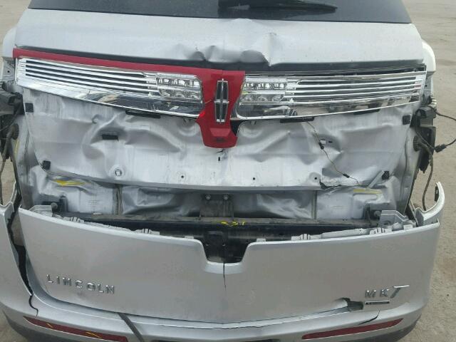 2LMHJ5AT5ABJ22813 - 2010 LINCOLN MKT SILVER photo 9