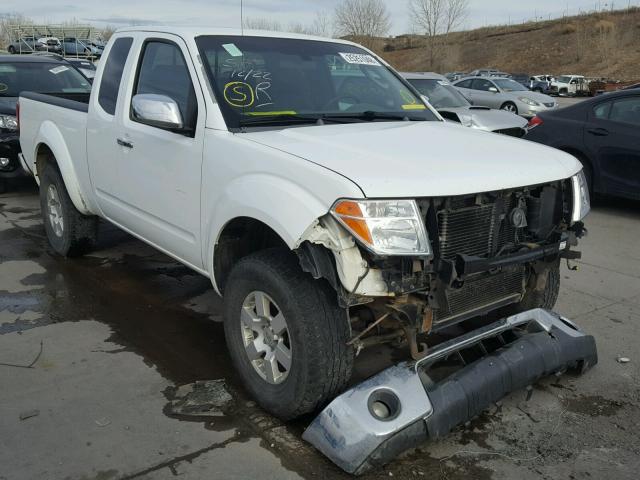 1N6AD06W15C453681 - 2005 NISSAN FRONTIER K WHITE photo 1