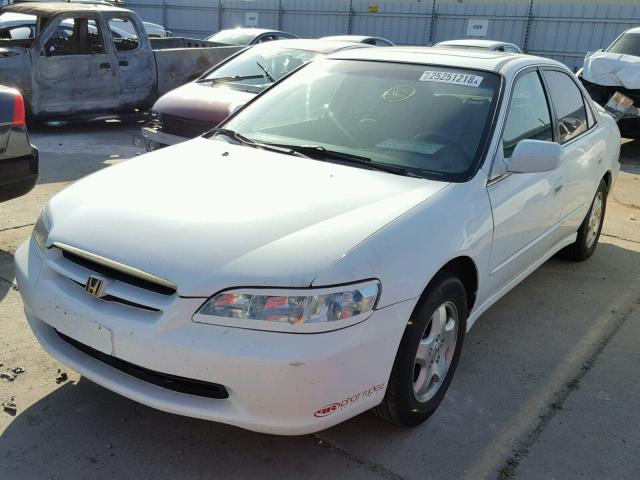 1HGCG1653WA064135 - 1998 HONDA ACCORD EX WHITE photo 2