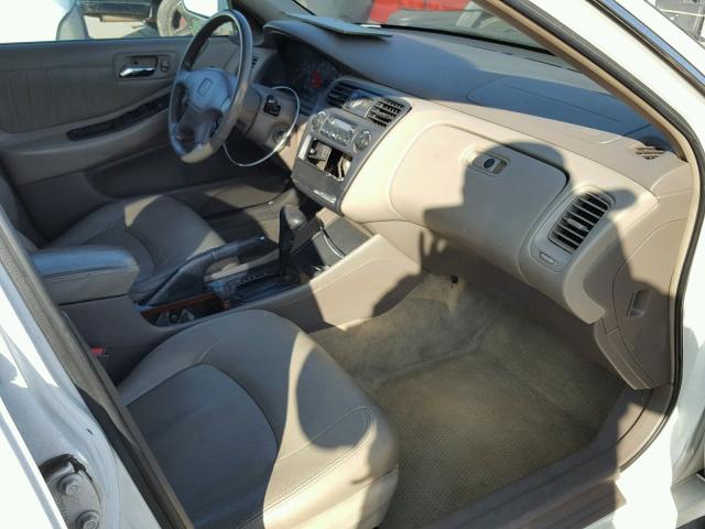 1HGCG1653WA064135 - 1998 HONDA ACCORD EX WHITE photo 5