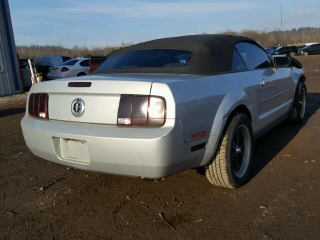 1ZVFT84N875327763 - 2007 FORD MUSTANG SILVER photo 4