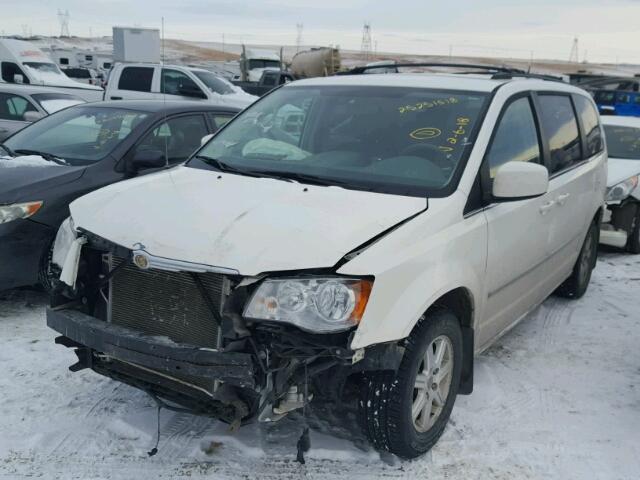 2A8HR54169R594730 - 2009 CHRYSLER TOWN & COU WHITE photo 2