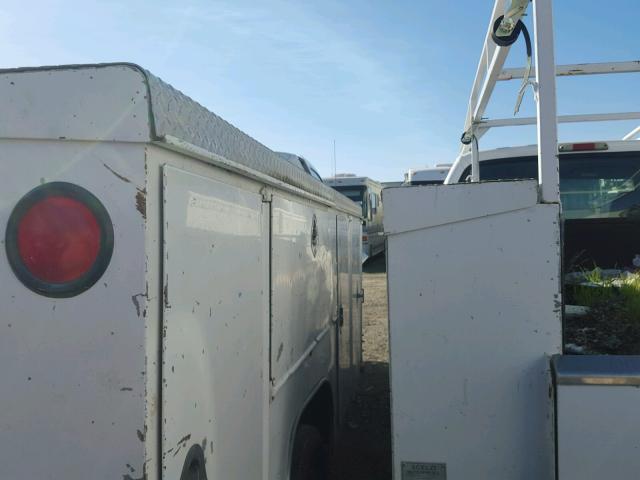 1FDAF56F1YEE29623 - 2000 FORD F550 SUPER WHITE photo 4