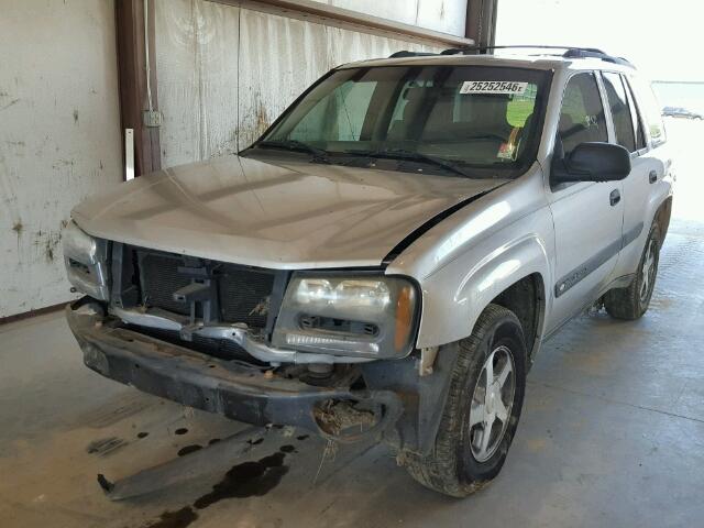 1GNDS13S542177529 - 2004 CHEVROLET TRAILBLAZE SILVER photo 2