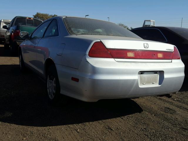 1HGCG326X2A034313 - 2002 HONDA ACCORD LX SILVER photo 3