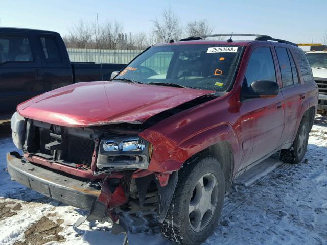 1GNDT13S252286660 - 2005 CHEVROLET TRAILBLAZE RED photo 2