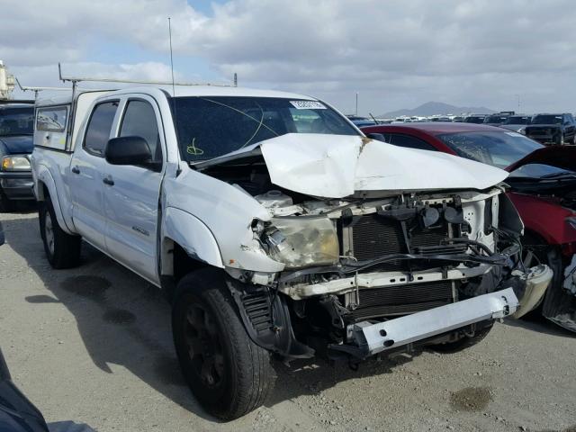 3TMKU4HN7BM028060 - 2011 TOYOTA TACOMA DOU WHITE photo 1