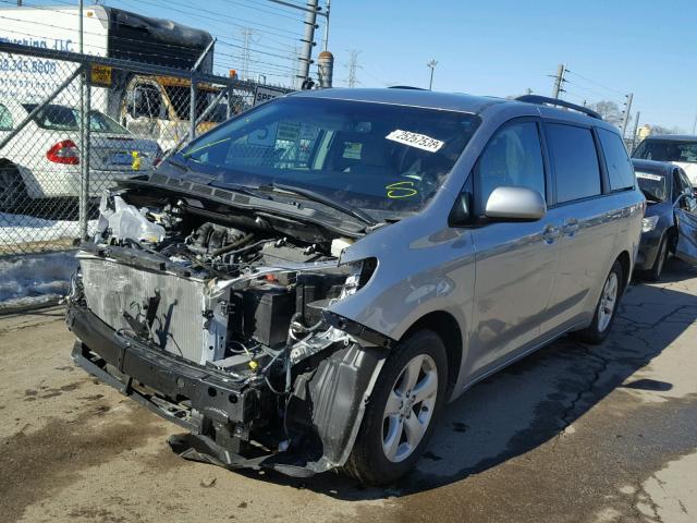 5TDKK3DC9FS651187 - 2015 TOYOTA SIENNA LE SILVER photo 2