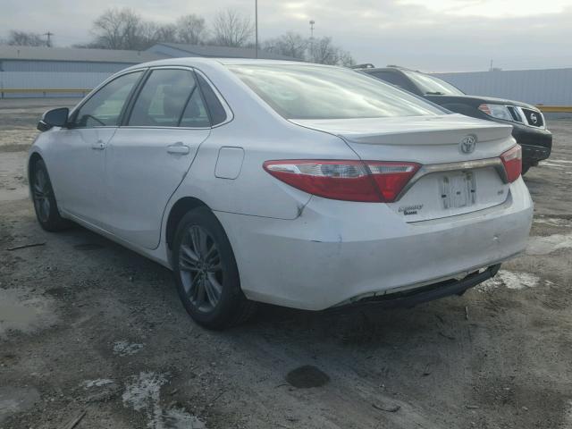 4T1BF1FKXFU002261 - 2015 TOYOTA CAMRY LE WHITE photo 3