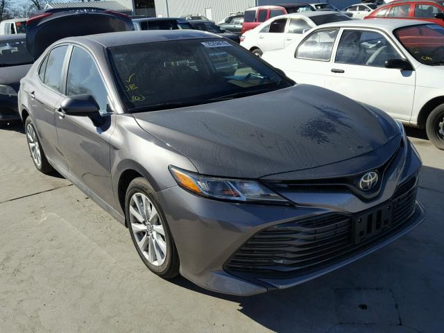 4T1B11HK3JU046008 - 2018 TOYOTA CAMRY L GRAY photo 1