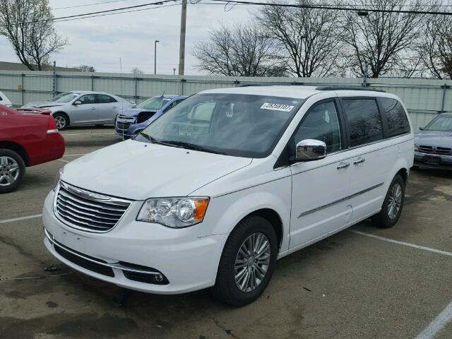 2C4RC1CG6DR815764 - 2013 CHRYSLER TOWN & COU WHITE photo 2