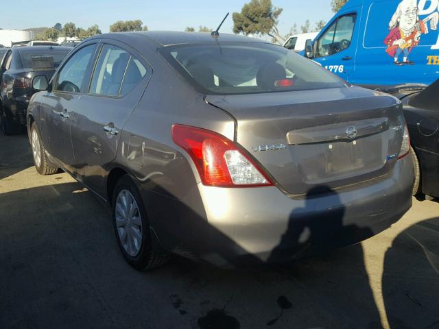 3N1CN7AP8CL877011 - 2012 NISSAN VERSA S GRAY photo 3