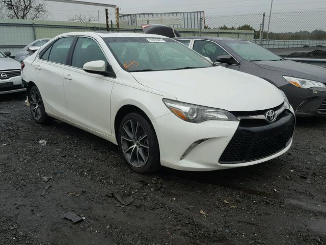 4T1BF1FK5FU495590 - 2015 TOYOTA CAMRY LE WHITE photo 1