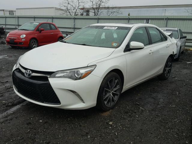 4T1BF1FK5FU495590 - 2015 TOYOTA CAMRY LE WHITE photo 2