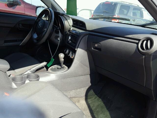 JTKJF5C74B3021503 - 2011 TOYOTA SCION TC 银色 照片 5