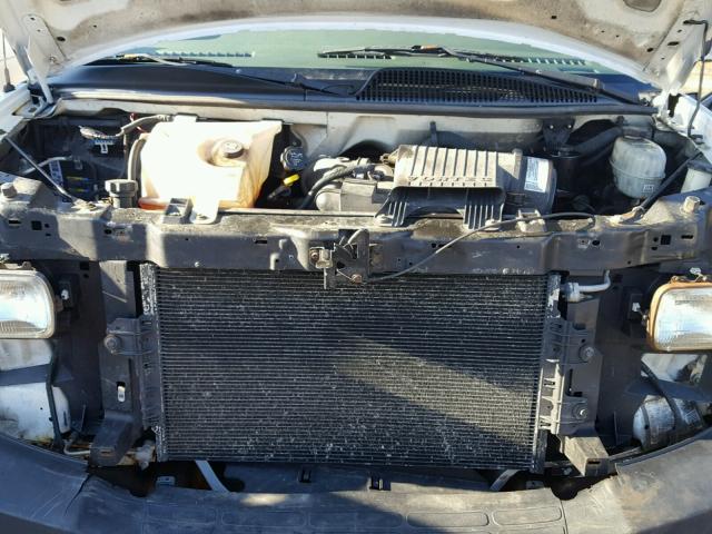 1GCGG25V751112807 - 2005 CHEVROLET EXPRESS G2 WHITE photo 7