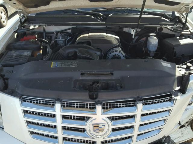 1GYS4JEF9BR241449 - 2011 CADILLAC ESCALADE E WHITE photo 7
