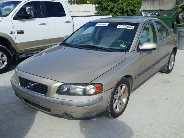 YV1RS61R122098894 - 2002 VOLVO S60 GOLD photo 2