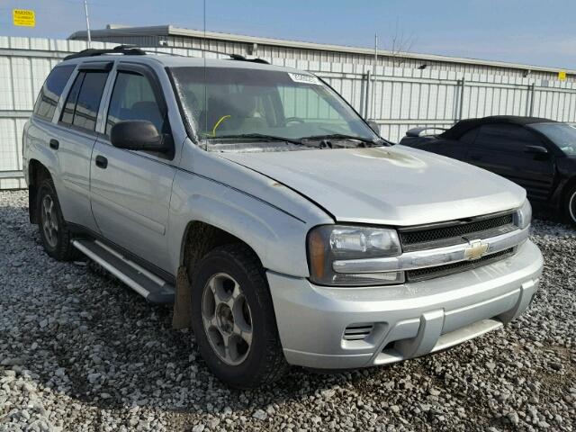 1GNDT13S172153634 - 2007 CHEVROLET TRAILBLAZE SILVER photo 1