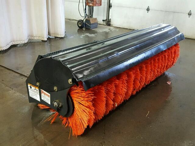 231420233 - 2014 BOBCAT SWEEPER BLACK photo 1